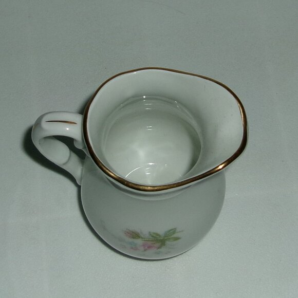 Vintage Creamer TK Thun with Gold Trim Czechoslovakia - Picture 5 of 5